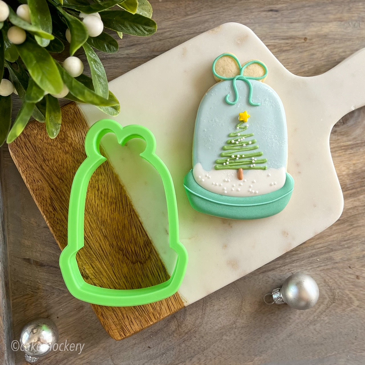 Snow Globe with Bow Cookie Cutter