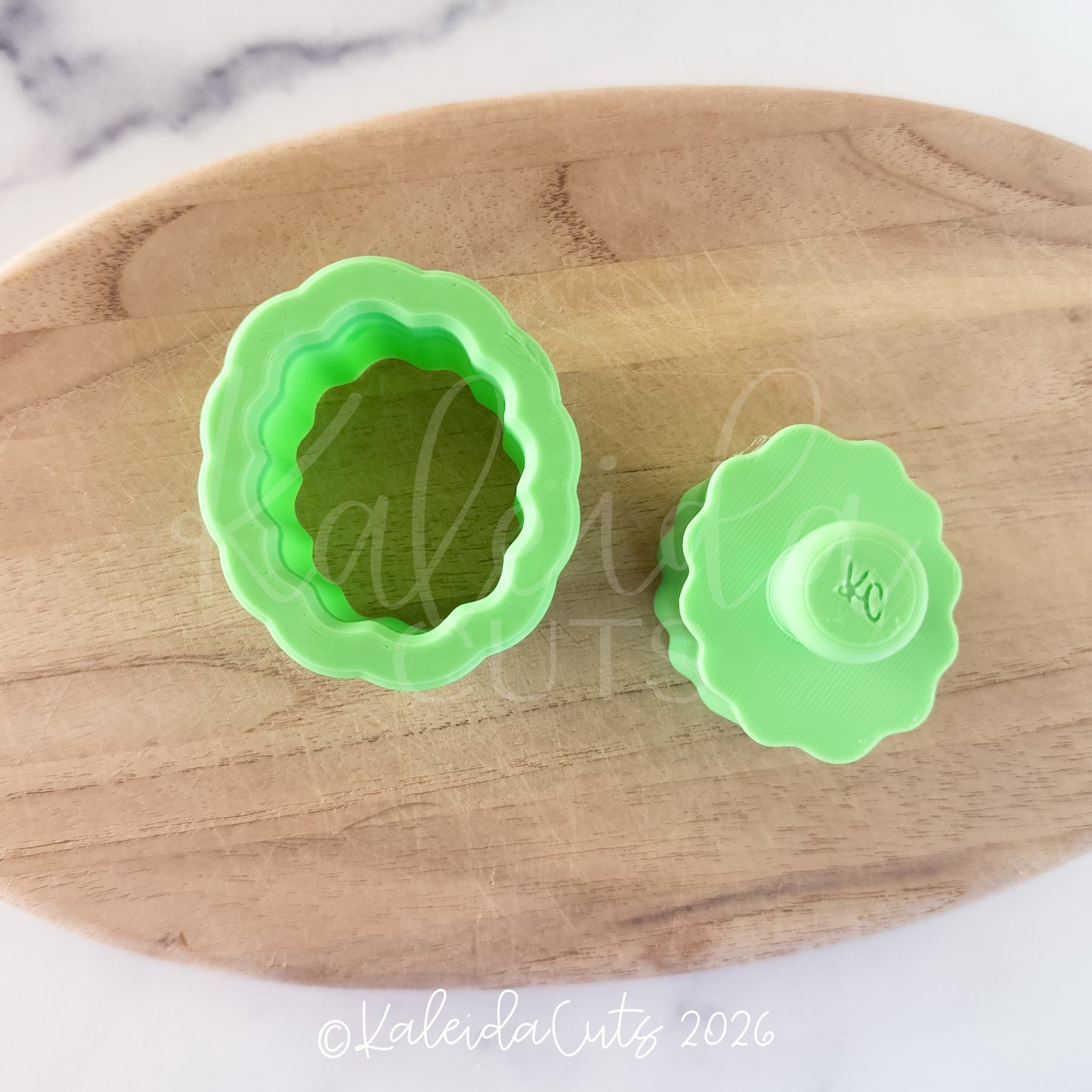 Wavy Oval Kaleida Popper. Cake Pop Mold